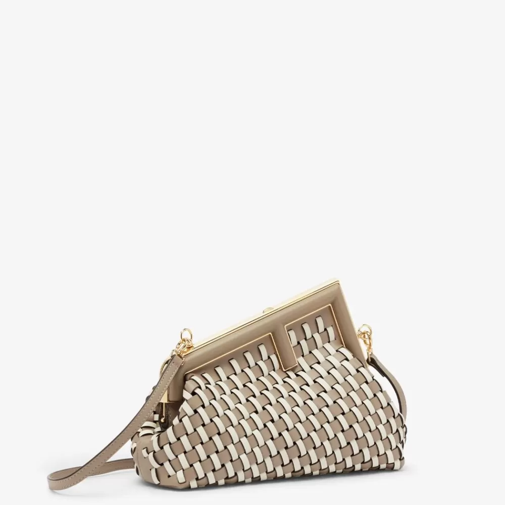Fendi Clutches & Pochetten<Tasche Aus Geflochtenem Leder In Weis